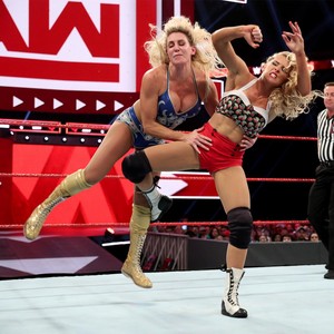 Raw 6/3/19 ~ Lacey Evans vs Charlotte Flair
