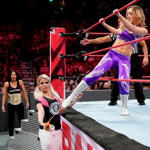  Raw 6/3/19 ~ Nikki 십자가, 크로스 vs Peyton Royce