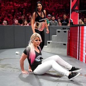  Raw 6/3/19 ~ Nikki tumawid vs Peyton Royce