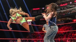  Raw 7/1/19 ~ Carmella vs Nikki пересекать, крест