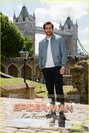  Tom Holland, Jake Gyllenhaal and Zendaya Reunite at 'Spider-Man: Far From Home' Лондон фото Call!
