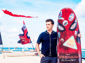  Tom Holland -Spider-Man: Far From घर Indonesia चित्र Call