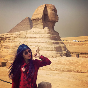  girls 愛 travel, female travel bloggers, sphinx cairo, women travel blogger egypt, la carmina cute