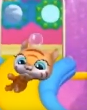  jeruk, orange kitty on slide