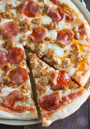  sausage and pepperoni пицца tablefortwoblog 5