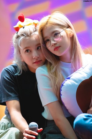  Chaeyoung and Sana