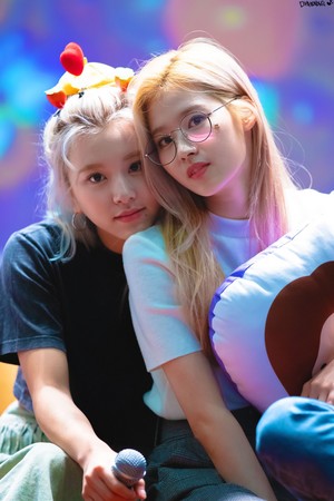  Chaeyoung and Sana