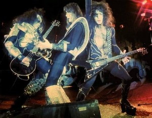  吻乐队（Kiss） -Fort Worth, Texas...August 11, 1976 (Tarrant County Convention Center)