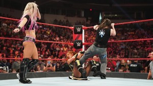  Raw 7/29/19 ~ Becky Lynch vs Nikki kuvuka, msalaba