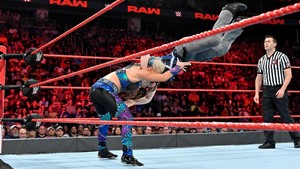  Raw 7/8/19 ~ Nikki menyeberang, salib vs Dana Brooke