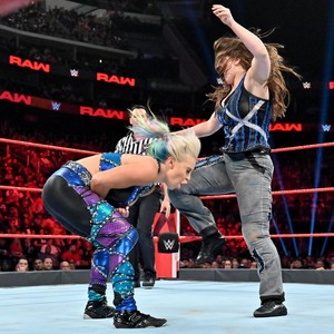  Raw 7/8/19 ~ Nikki 십자가, 크로스 vs Dana Brooke