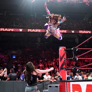  Raw 8/12/19 ~ Alexa Bliss/Nikki kruis vs The Kabuki Warriors