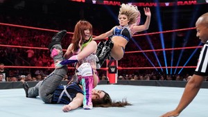  Raw 8/12/19 ~ Alexa Bliss/Nikki پار, صلیب vs The Kabuki Warriors