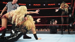  Raw 8/5/19 ~ Trish Stratus/Natalya vs 샬럿, 샬 롯 Flair/Becky Lynch