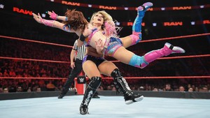  Raw 8/5/19 ~ Women's Tag Team título Fatal 4-Way
