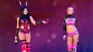  SummerSlam 2019 ~ Alexa Bliss/Nikki traverser, croix vs The IIconics