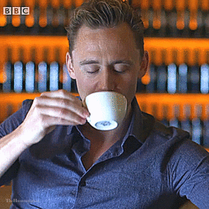 The Curious Case of Thomas William Hiddleston and The Tiny tee Cup 🤭
