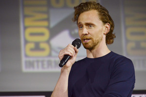  Tom Hiddleston -San Diego Convention Center (July 20, 2019)