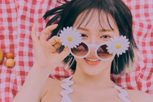  Wendy rocks short hair in teaser Обои for 'The ReVe Festival: день 2'