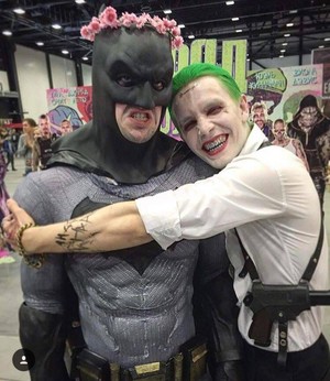  Batman/joker hug for 你 Bat⭐🧡💜