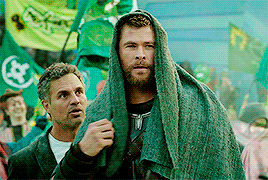  Bruce and Thor -Thor: Ragnarok (2017)