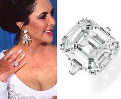  Diamond Ring Worn 由 Elizabeth Taylor