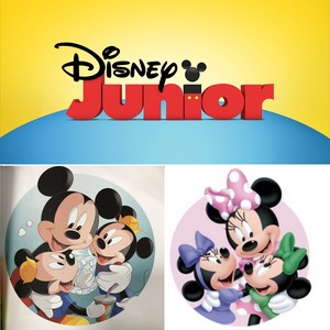  迪士尼 Junior Mickey and Minnie and his twin nephews and her nieces.