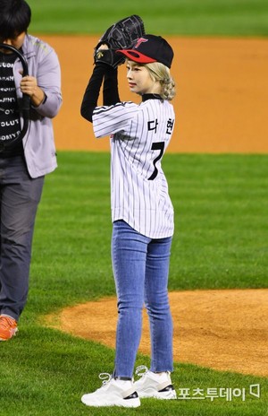  First Pitch at LG Twins game