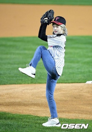  First Pitch at LG Twins game