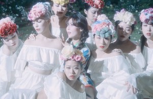  Hyuna"Flower shower"❤️🌸