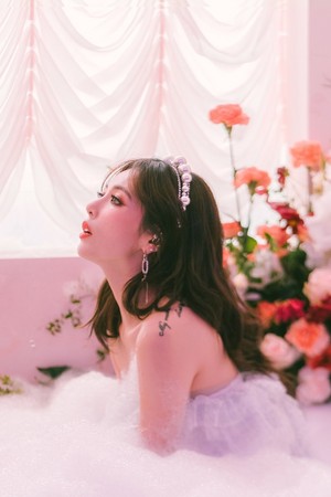  Hyuna"Flower shower"❤️🌸