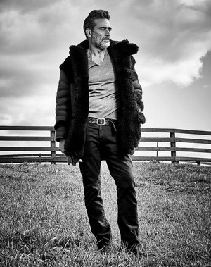  Jeffrey Dean مورگن - Sharp Magazine Photoshoot - 2015