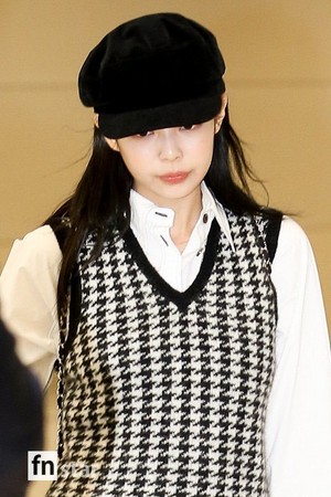  Jennie at Incheon Intl. Airport Back from Paris