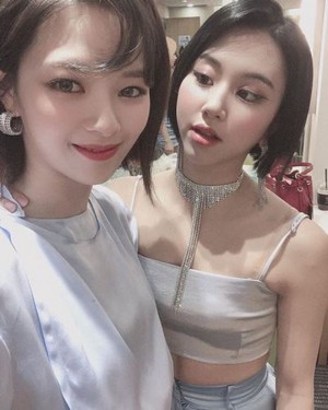  Jeongyeon and Chaeyoung