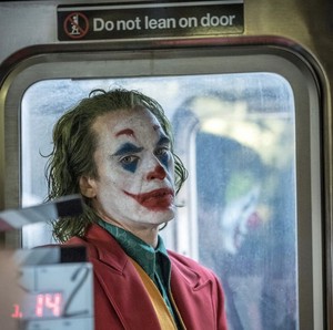  Joker (2019) Behind the Scenes - Joaquin Phoenix