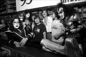 KISS ~Atlanta, Georgia...August 14, 1976 (Destroyer In-Store promo Peaches Records)