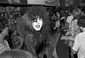  吻乐队（Kiss） ~Atlanta, Georgia...August 14, 1976 (Destroyer In-Store promo Peaches Records)