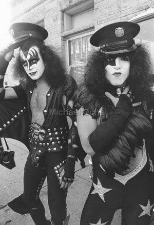  吻乐队（Kiss） ~Cadillac, Michigan…October 9-10,1975 (Cadillac High School-homecoming)