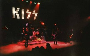  吻乐队（Kiss） ~Detroit, Michigan...September 28, 1974 (Michigan Palace)
