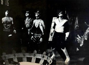  KISS Meets the Phantom Of the Park ~Valencia, California...May 11-15, 1978 (Mountain Amusement Park)