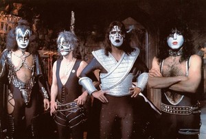  키스 Meets the Phantom Of the Park ~Valencia, California...May 11-15, 1978 (Mountain Amusement Park)