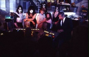  চুম্বন Meets the Phantom of the Park -Air Date: October 28, 1978﻿