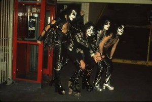  Kiss (NYC ) October 26, 1974 (Dressed to Kill bức ảnh shoot)