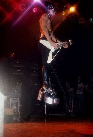  吻乐队（Kiss） ~St Louis, Missouri...November 7, 1974 (Hotter Than Hell Tour)
