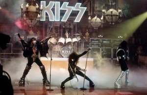  KiSS ~filming of Detroit Rock City for ABC's Paul Lynde 万圣节前夕 Special....October 20, 1976