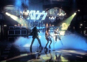  KiSS ~filming of Detroit Rock City for ABC's Paul Lynde Dia das bruxas Special....October 20, 1976