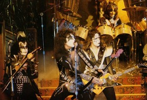  KiSS ~filming of Detroit Rock City for ABC's Paul Lynde हैलोवीन Special....October 20, 1976