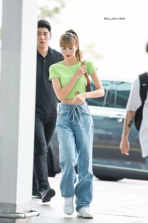  Lisa at Incheon Intl. Airport Heading to Thailand for AIS Anniversary Event