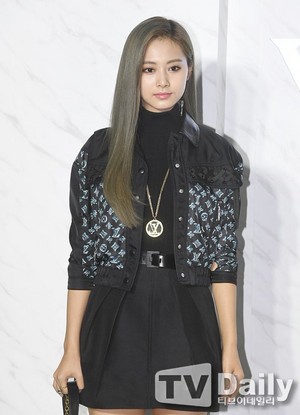  Louis Vuitton 2020 Cruise Spin Off tampil