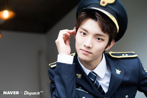 Q "Right Here" promotion photoshoot 由 Naver x Dispatch
